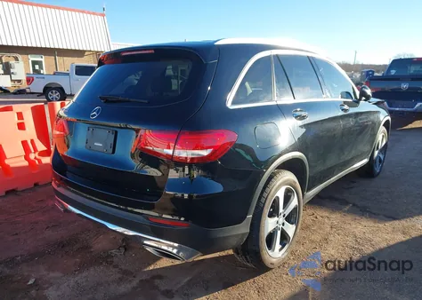 2016 Mercedes-Benz Glc 300 z USA, uszkodzony, nr VIN WDC0G4JB1GF109443